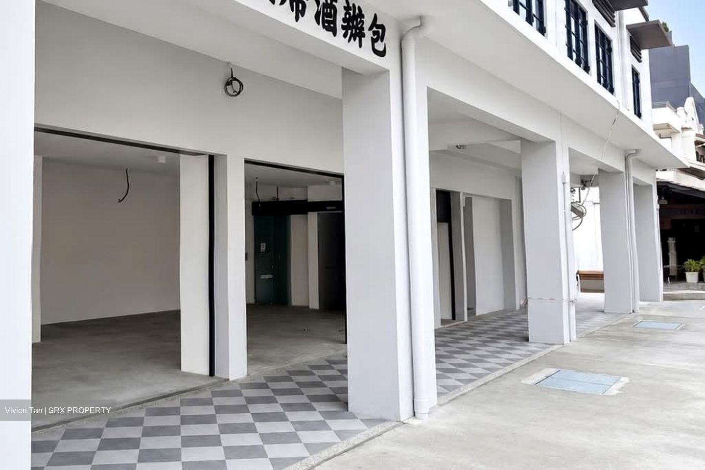 Sims Avenue (D14), Retail #557616841